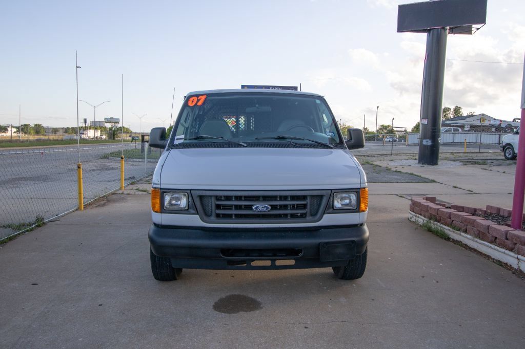 Used 2006 Ford E-150 and Econoline 150 RWD image 2