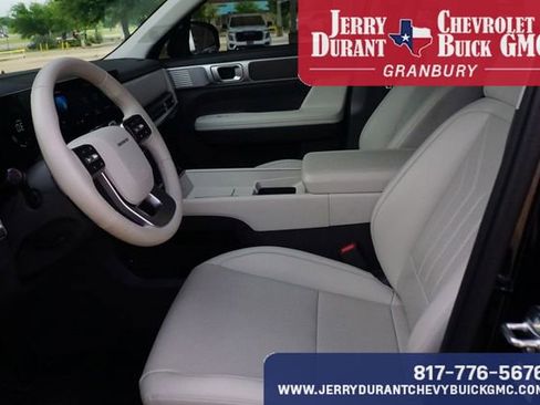 Used 2025 Hyundai Santa Fe SEL FWD image 19