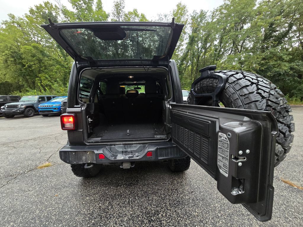 Used 2018 Jeep Wrangler Unlimited Sahara w/ Cold Weather Group AWD/4WD image 26