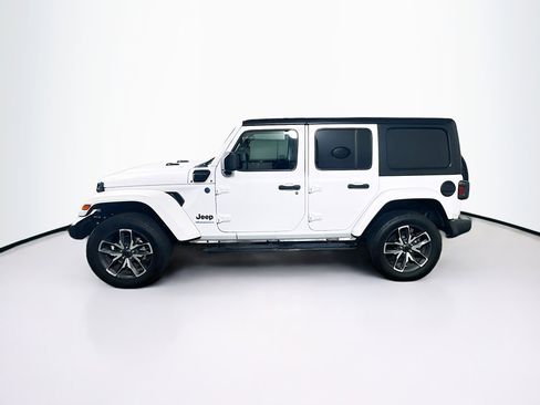 Used 2024 Jeep Wrangler Unlimited w/ Convenience Group AWD/4WD image 4