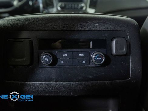 Used 2020 Chevrolet Suburban LT w/ Luxury Package AWD/4WD image 31
