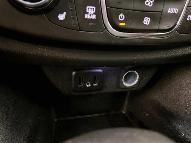 Used 2021 Chevrolet Traverse LT FWD image 32