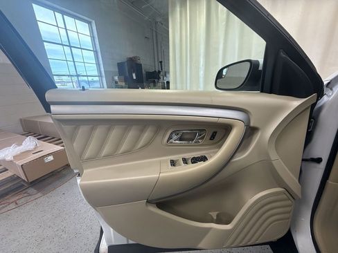 Used 2015 Ford Taurus SEL FWD image 31