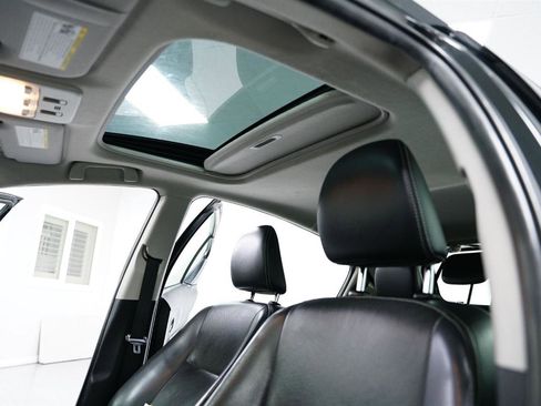 Used 2018 Toyota Prius C One image 12