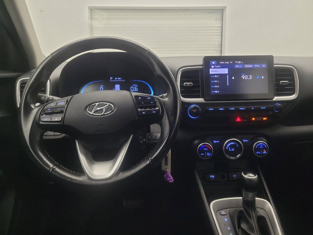 Used 2023 Hyundai Venue SEL FWD image 22