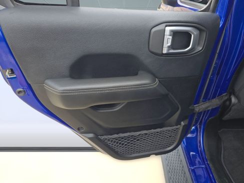 Used 2019 Jeep Wrangler Unlimited Sahara image 26