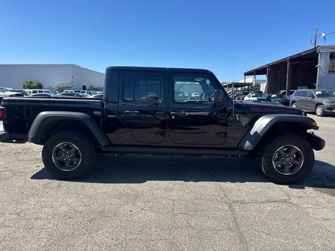 Used 2023 Jeep Gladiator Rubicon w/ Cold Weather Group AWD/4WD image 4