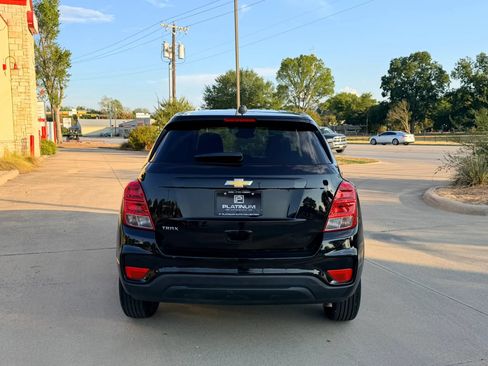 Used 2021 Chevrolet Trax LS w/ Tint and Cruise Package FWD image 4