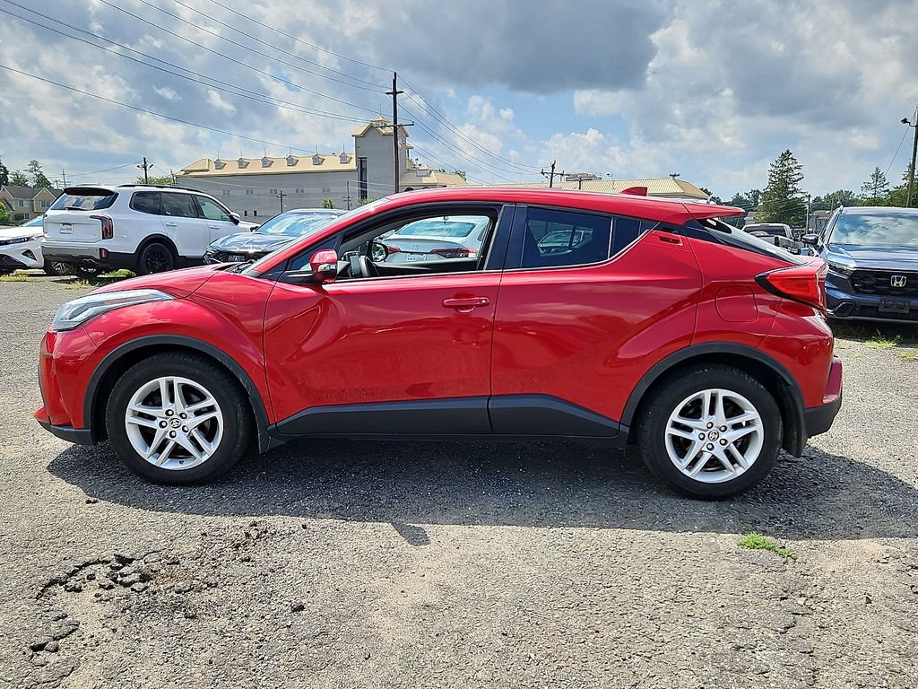 Used 2020 Toyota C-HR LE FWD image 4