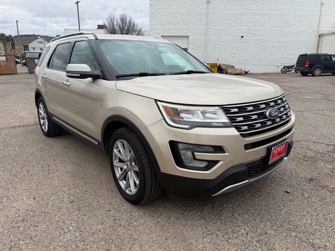 Used 2017 Ford Explorer Limited image 3