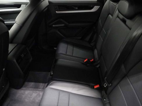 Certified 2024 Porsche Cayenne image 31