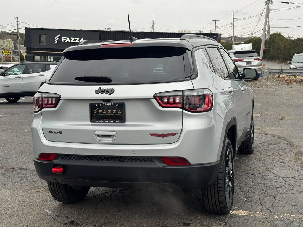 Used 2025 Jeep Compass Trailhawk AWD/4WD image 12