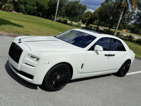 Used 2015 Rolls-Royce Ghost image 3