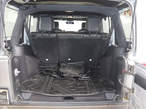 Used 2016 Jeep Wrangler Unlimited Sahara AWD/4WD image 49
