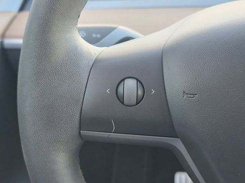 Used 2024 Tesla Model Y Performance image 33