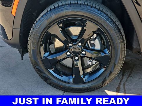 New 2026 Jeep Grand Cherokee L Limited w/ Limited Altitude Package AWD/4WD image 38