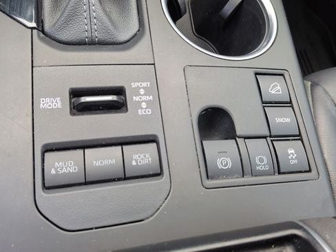 Certified 2025 Toyota Highlander XLE AWD/4WD image 25