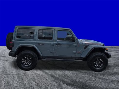 Used 2025 Jeep Wrangler Unlimited Rubicon AWD/4WD image 3