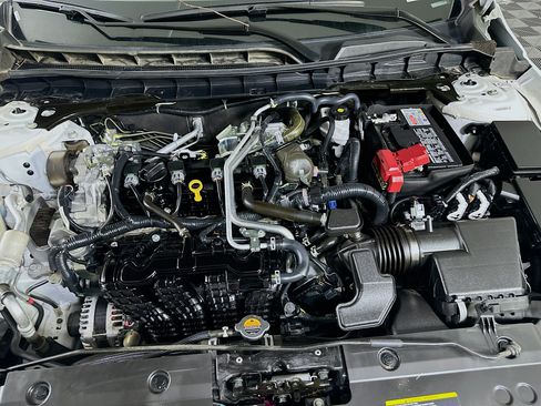 Used 2025 Nissan Altima 2.5 SV FWD image 31