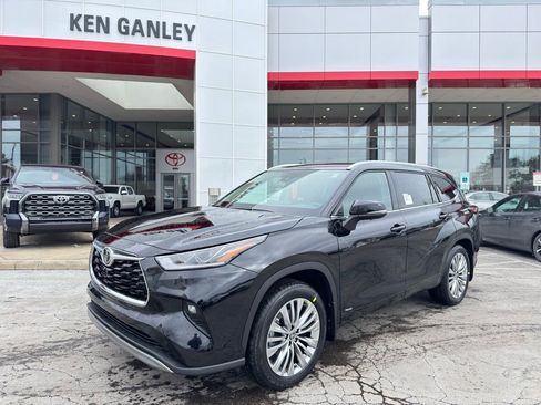 New 2026 Toyota Highlander Platinum image 1