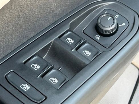 Used 2022 Volkswagen Taos SE w/ Panoramic Sunroof Package image 24