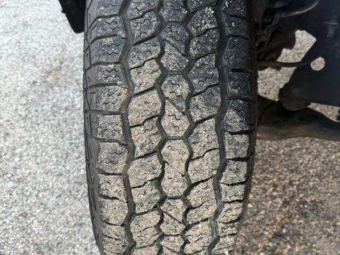 Used 2019 Toyota Tacoma SR w/ SR Convenience Package image 16