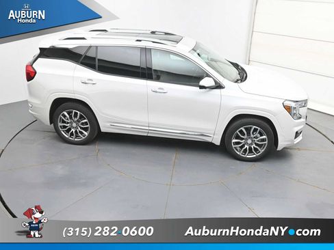 Used 2022 GMC Terrain Denali w/ Denali Premium Package AWD/4WD image 34