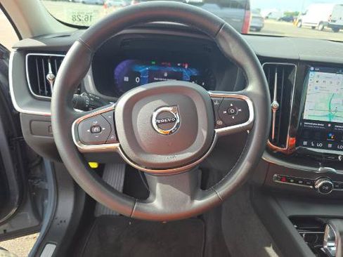 Used 2024 Volvo XC60 B5 Core AWD/4WD image 4