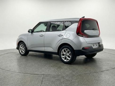 Used 2025 Kia Soul LX w/ LX Technology Package FWD image 6