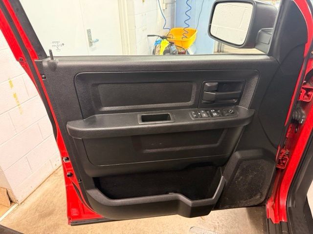 Used 2017 RAM 1500 Express AWD/4WD image 9