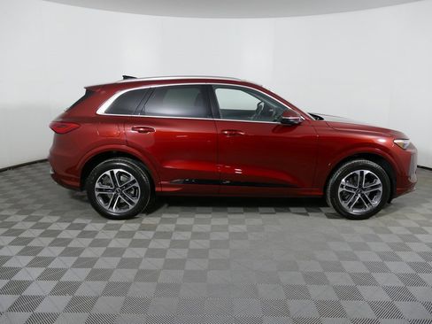 Certified 2025 Audi Q5 2.0T Premium Plus w/ Premium Plus image 2