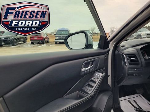 Used 2024 Nissan Rogue SV AWD/4WD image 11