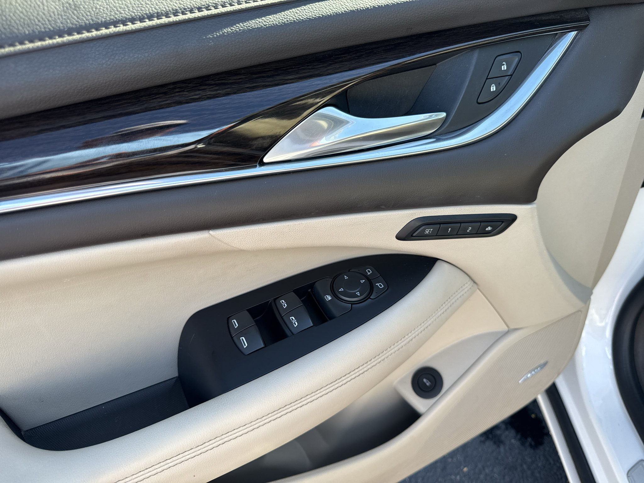 Used 2018 Buick LaCrosse Essence w/ Sun and Shade Package FWD image 11