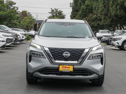 Used 2023 Nissan Rogue SV FWD image 2
