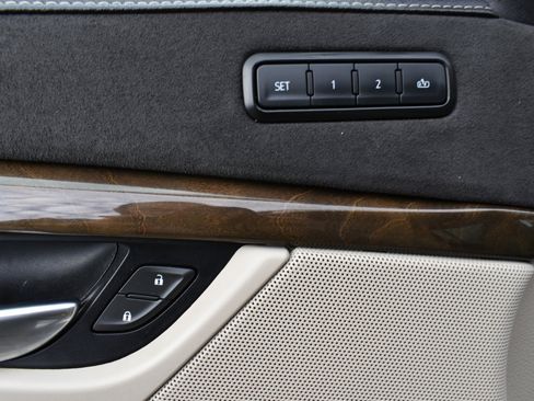 Used 2020 Cadillac Escalade ESV Premium Luxury image 40