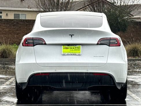 Used 2020 Tesla Model Y Long Range image 12