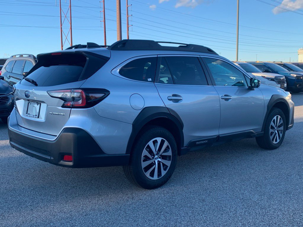 Used 2025 Subaru Outback Premium AWD/4WD image 6
