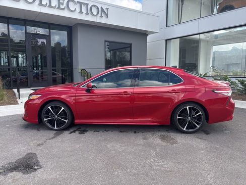 Used 2020 Toyota Camry XSE image 11