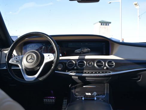 Used 2020 Mercedes-Benz S 450 Sedan image 2