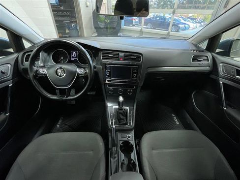 Used 2018 Volkswagen Golf S image 18