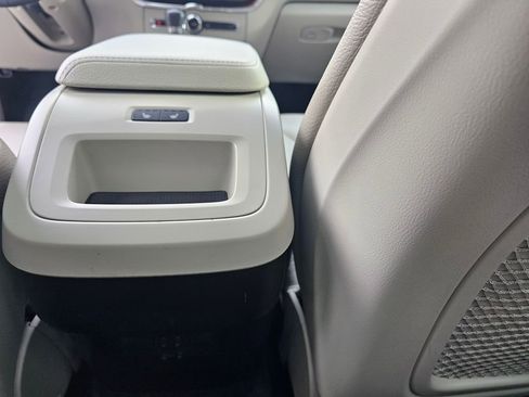 Used 2021 Volvo XC60 T5 Momentum image 26