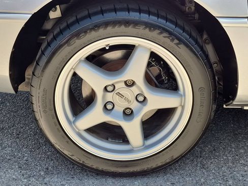 Used 1996 Chevrolet Corvette Convertible RWD image 9