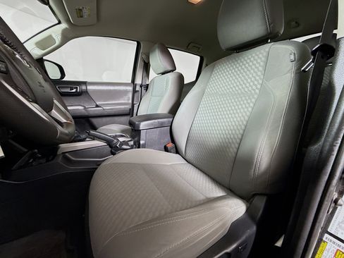 Used 2021 Toyota Tacoma SR5 image 11