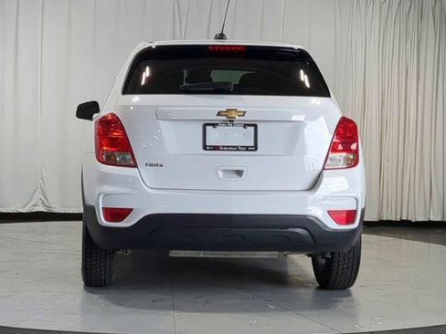 Used 2019 Chevrolet Trax LS w/ Tint and Cruise Package FWD image 9