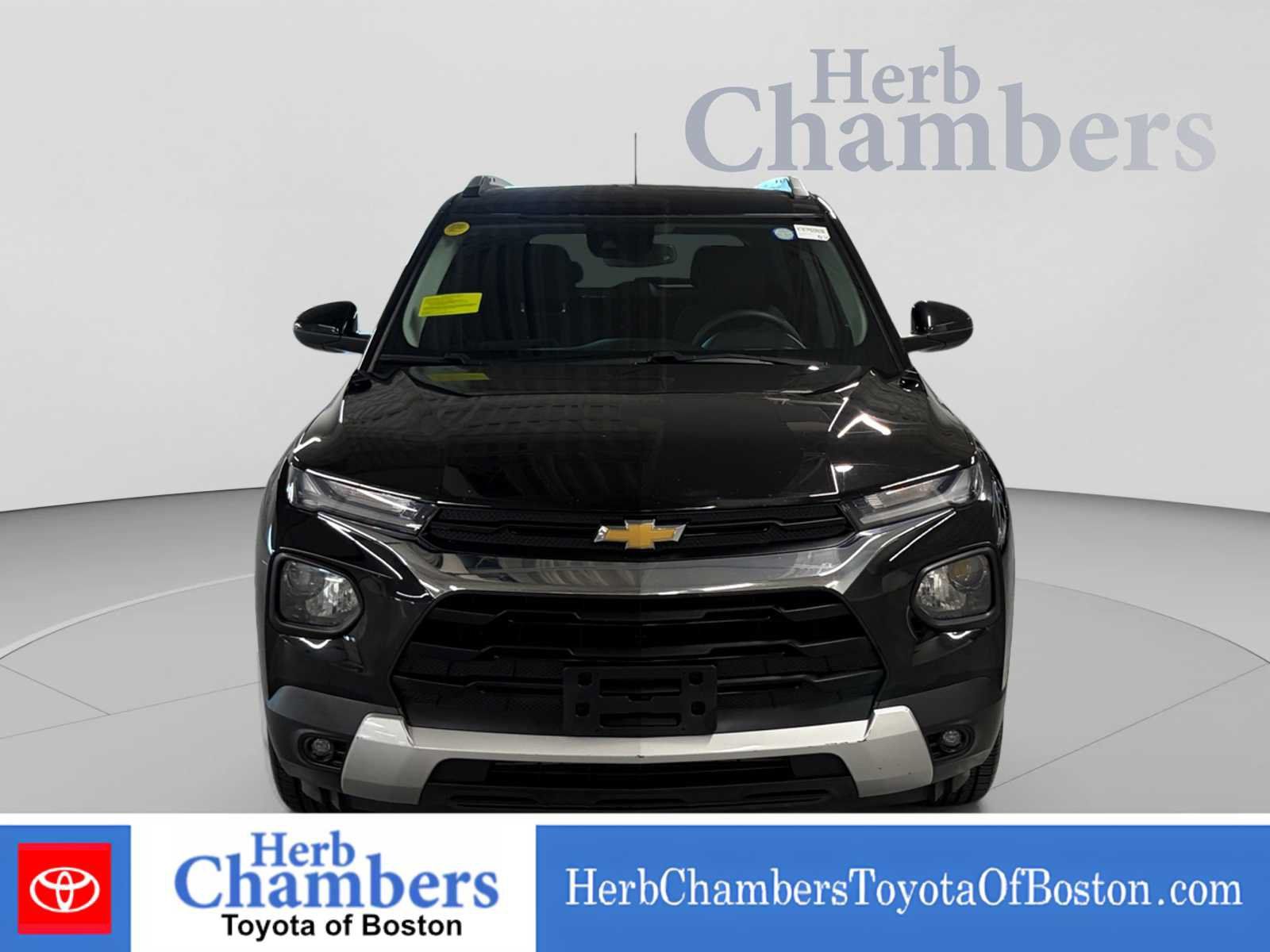 Used 2023 Chevrolet TrailBlazer LT w/ Convenience Package AWD/4WD image 2