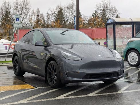 Used 2023 Tesla Model Y Long Range image 7