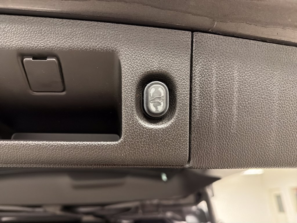Used 2018 Chevrolet Tahoe Premier RWD image 22