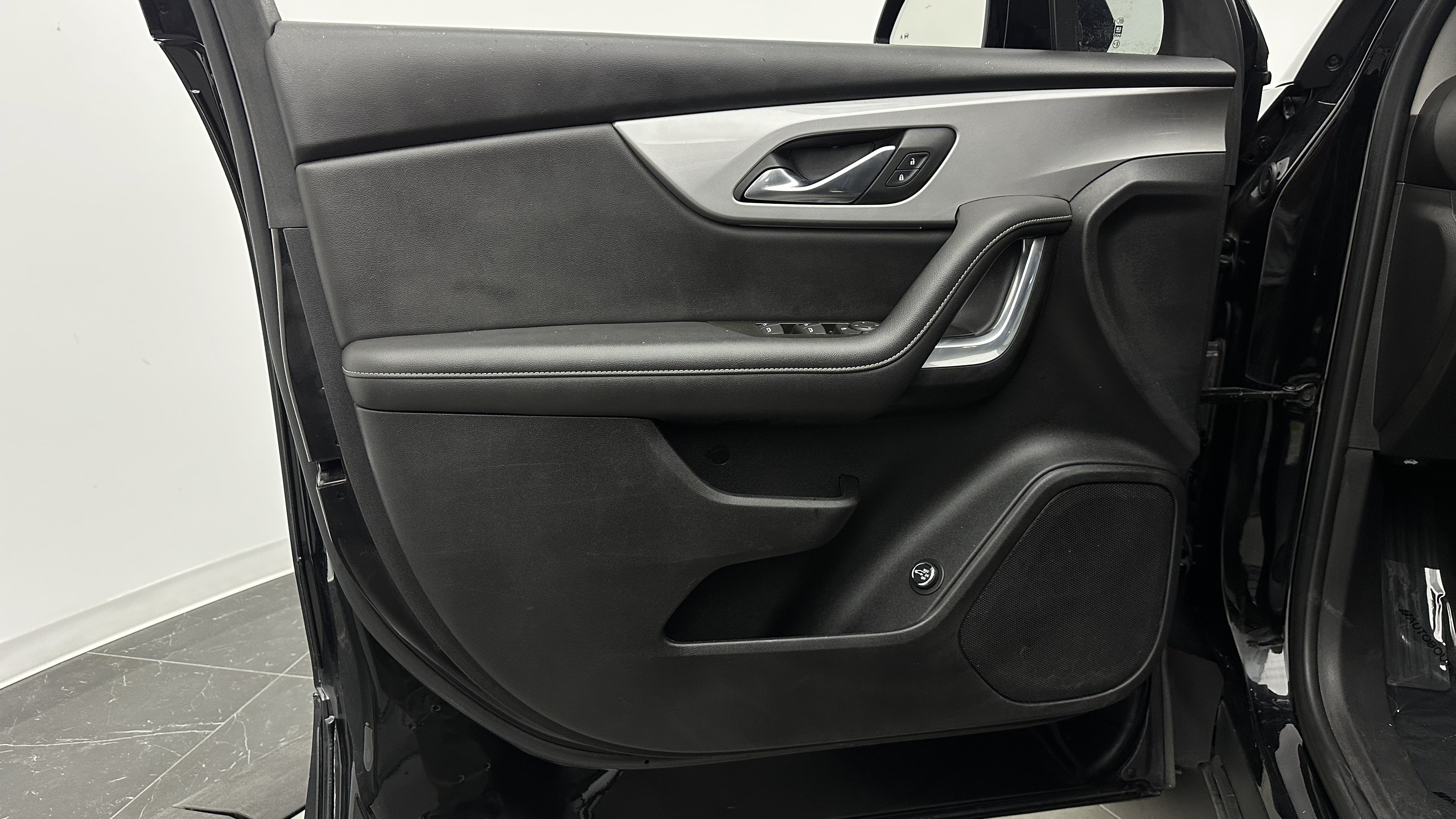 Used 2023 Chevrolet Blazer LT FWD image 12