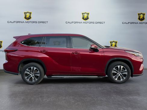 Used 2021 Toyota Highlander XLE image 6