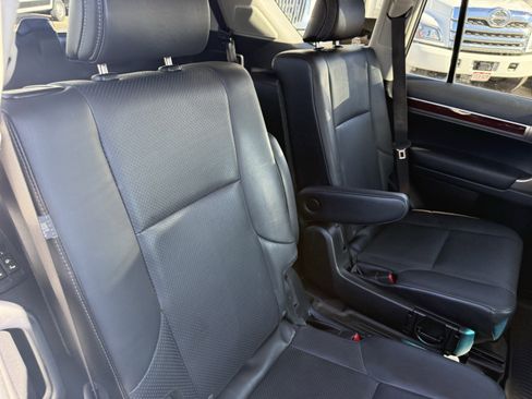 Used 2017 Lexus GX 460 Luxury image 18